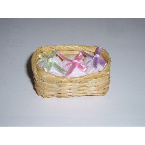 Miniatures MIN112 Basket with Towels (3)