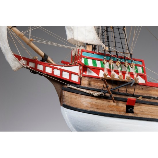 D017  Golden Hind (1:72)