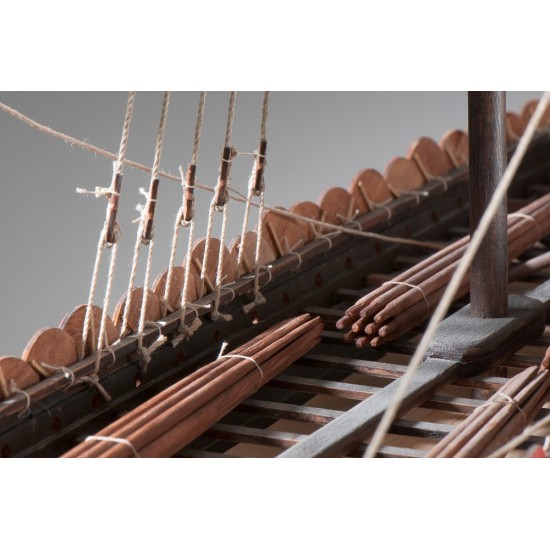 D005  Viking Longship (1:35)